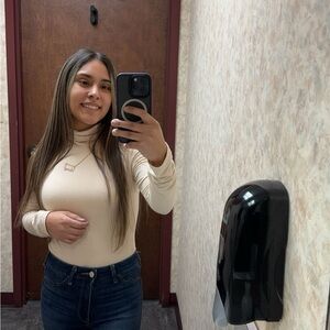 Meet your Posher, Adriana